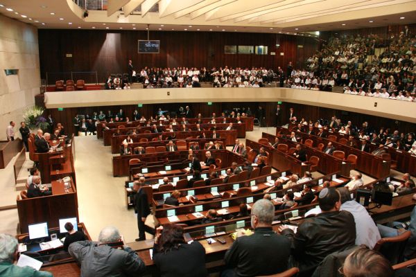 Arabští poslanci v Knessetu mohou mluvit arabsky. Někteří jim to chtějí zakázat.