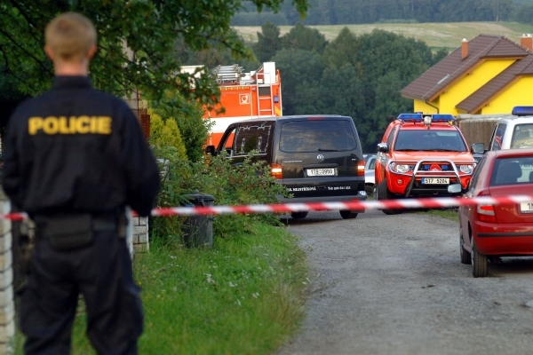 Na místo nehody dorazili v pátek policisté i záchranáři.