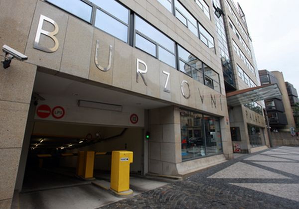 Pražská burza dnes odepsala 6 procent.