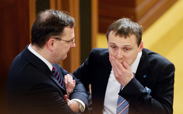 Premiér Petr Nečas (vlevo) a lídr VV Vít Bárta. Premiér Petr Nečas (vlevo) a lídr VV Vít Bárta.