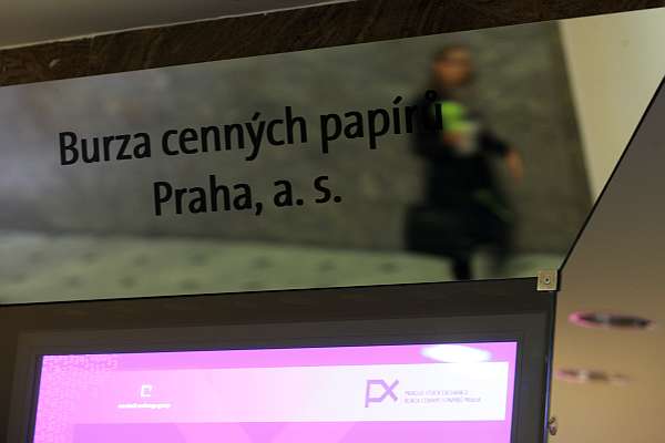 Pražská burza zažívá po týdnu propadu strmý růst. Pražská burza zažívá po týdnu propadu strmý růst.