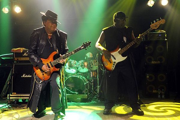 Pódiové šou Sly and Robbie.
