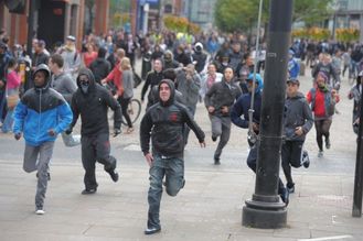 Když se násilnosti a rabování přenesly do Birminghamu.