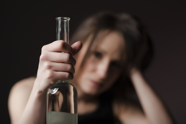 Desetina Čechů prý musela kvůli nadměrné konzumaci alkoholu vyhledat odbornou pomoc (ilustrační foto). Desetina Čechů prý musela kvůli nadměrné konzumaci alkoholu vyhledat odbornou pomoc (ilustrační foto).