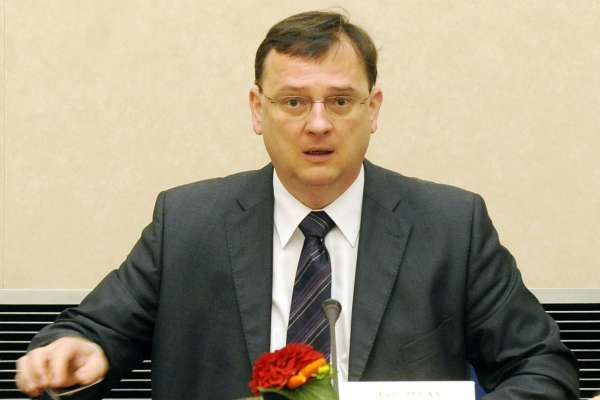 Současný vývoj poukazuje na nutnost rychlejšího snižování rozpočtových schodků, prohlásil Nečas.
