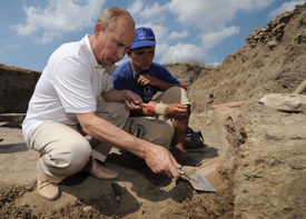 Už dříve Putin své četné úspěchy v mnoha rolích objasňoval prostě tím, že je "člověk štěstěny".