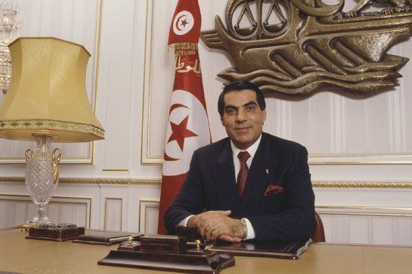 Tuniský prezident Bin Alí roku 2010. To měl ještě moc pevně v rukou a přátelil se se západními vrcholnými politiky.