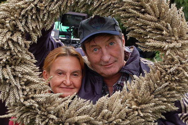 V Cestě do lesa se představí mimo jiné Eva Holubová a Bolek Polívka. V Cestě do lesa se představí mimo jiné Eva Holubová a Bolek Polívka.