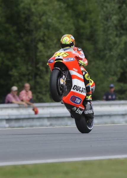 Valentino Rossi je opět jednou z největších hvězd. Valentino Rossi je opět jednou z největších hvězd.