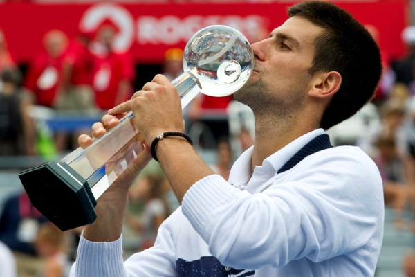 Novak Djokovič slaví vítězství v Montrealu.