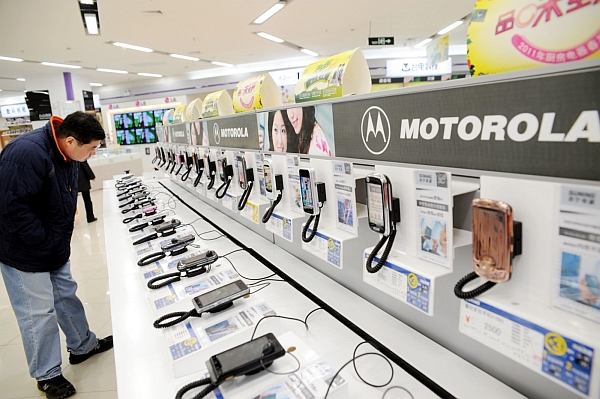 Výrobce mobilů Motorola koupí internetový gigant Google.
