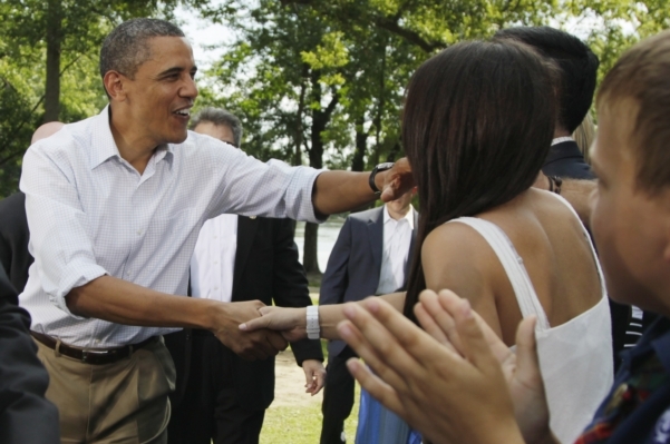 Barack Obama bojuje s klesající popularitou. Vyrazil proto na mítink s voliči.