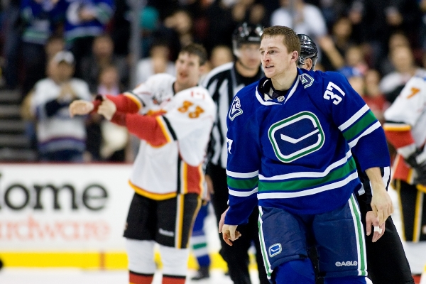 Rick Rypien patříl k tvrdým hochům NHL.