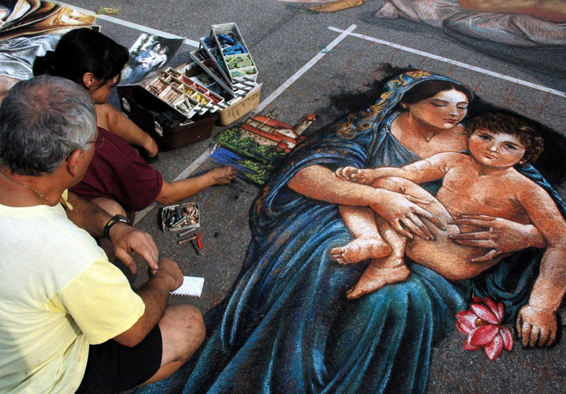 Festival je pro kreslíře z celého světa vrcholem série "streetpaintingových" událostí, tedy akcí zabývajících se pouličním uměním.
