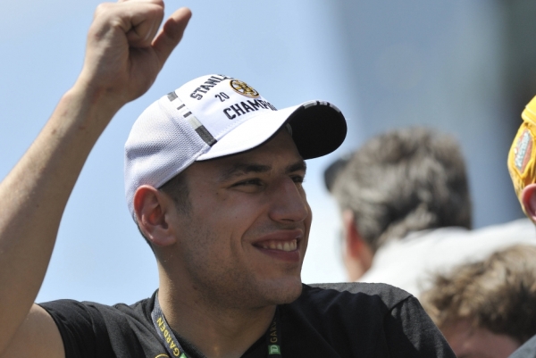 Milan Lucic si svůj den se Stanley Cupem užil.