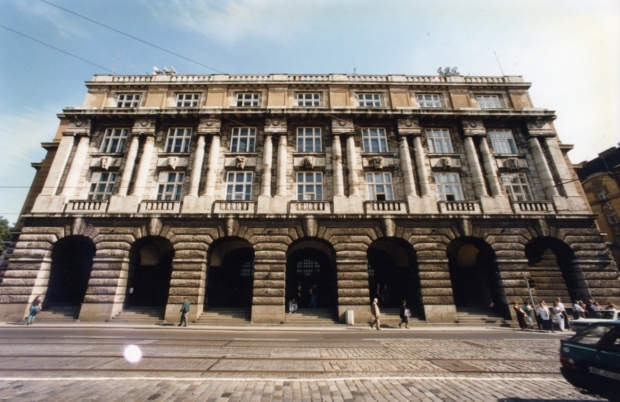 Univerzita Karlova skončila mezi nejlepším procentem vysokých škol na světě. Na snímku Filozofická fakulta.