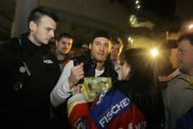V minulosti musela Kůrku před naštvanými fanoušky chránit i policie.