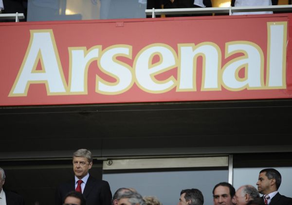 Arséne Wenger na tribuně.