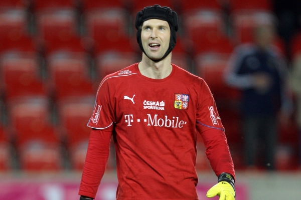 Petr Čech bude v kvalifikaci proti Skotsku chybět.