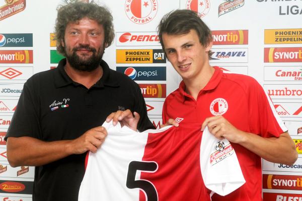 Prezident fotbalové Slavie Praha Aleš Řebíček (vlevo) má novou posilu Milana Nitrianského.
