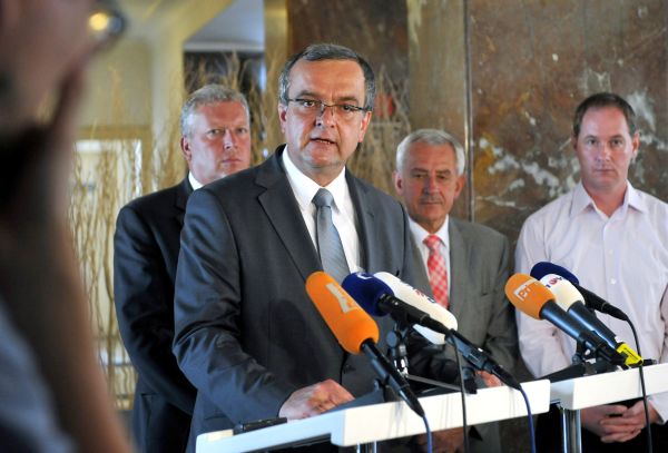Kalousek: Naše stanovisko se nemění, Bátora by měl odejít z funkce. Kalousek: Naše stanovisko se nemění, Bátora by měl odejít z funkce.