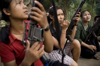 Free Burma Rangers - měli by bojovat jen při obraně svých vesnic.