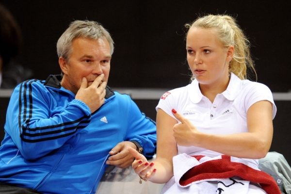 Caroline Wozniacká se profesně rozešla se svým otcem-trenérem Piotrem.