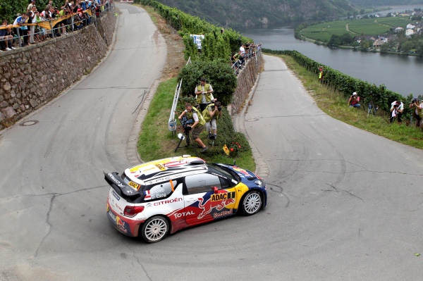 Sebastian Loeb ve svém voze.