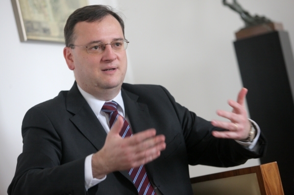 Premiér Petr Nečas míní, že soudobou hrozbou je extremismus.
