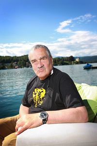 Karel Schwarzenberg  momentálně dlí na dovolené v Rakousku.
