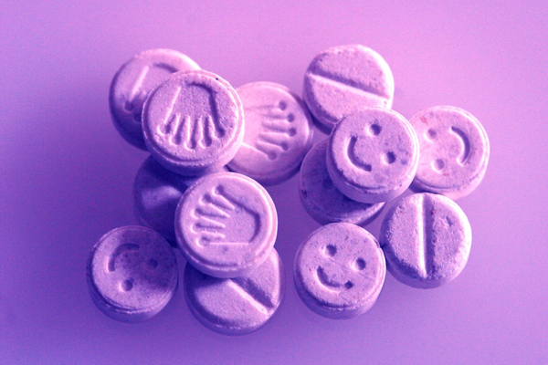 Extáze se nyní používá pouze jako droga a je vnímána negativně. V budoucnu by se její "image" mohla změnit díky novému výzkumu. 