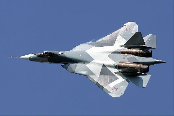 T-50 při zkušebním letu.