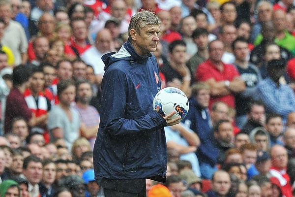 Arsène Wenger nezažívá v Arsenalu lehké časy.