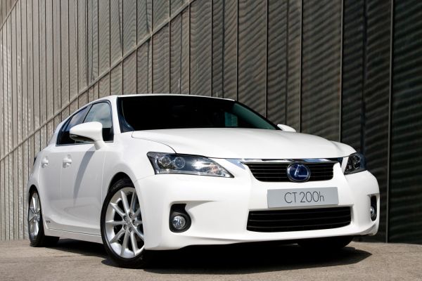 Žebříčku ekologických vozů vládne Lexus CT 200h. Žebříčku ekologických vozů vládne Lexus CT 200h.