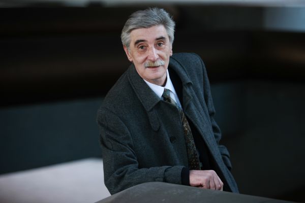 Úředník Ladislav Bátora se až příliš dere do politiky. Úředník Ladislav Bátora se až příliš dere do politiky.