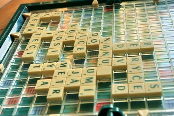 Hra Scrabble dokáže zlepšit kognitivní schopnosti.