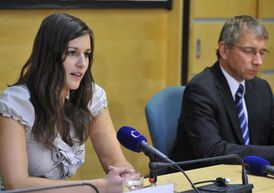 Lydie Keprová z oddělení rodinné politiky a ministr Jaromír Drábek.