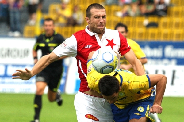 Benjamin Vomáčka (v červenobílém) posílí fotbalisty Baníku.