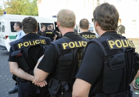 Policejní posily kontrolují situaci na severu Čech.