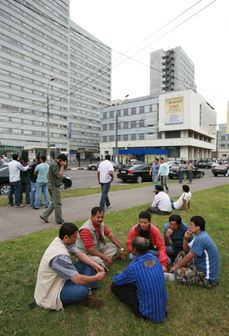 Na osm tisíc Afghánců pracuje v hotelu Sevastopol.