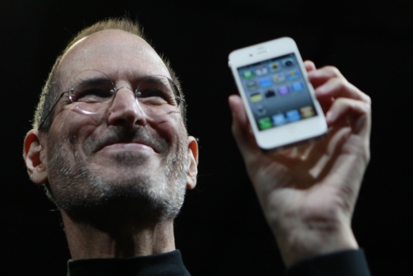 Steve Jobs končí jako generální ředitel Applu.