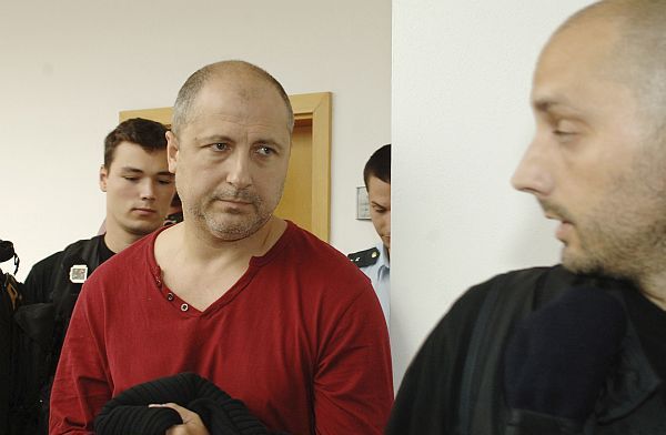 Vyhozeného policistu Setváka budou následovat další. Vyhozeného policistu Setváka budou následovat další.