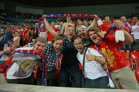 Zápasy s fotbalovými giganty si jistě užijí i plzeňští fanoušci.
