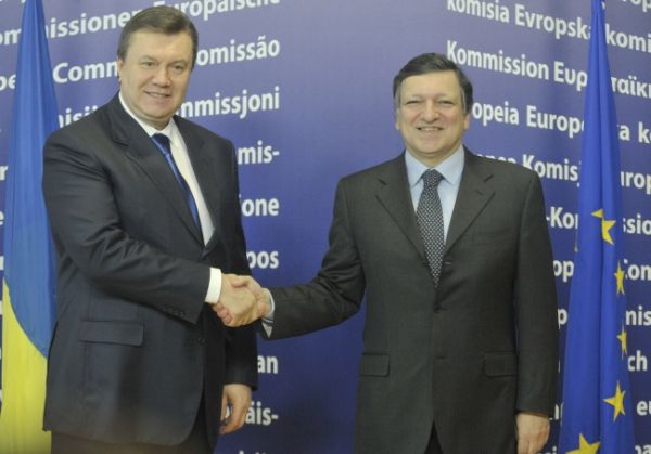 Viktor Janukovyč letěl na první prezidentskou cestu do Bruselu.