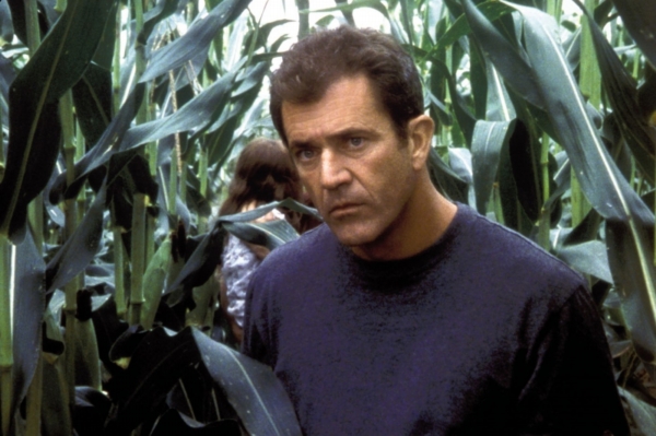Herec Mel Gibson ve filmu Znamení.