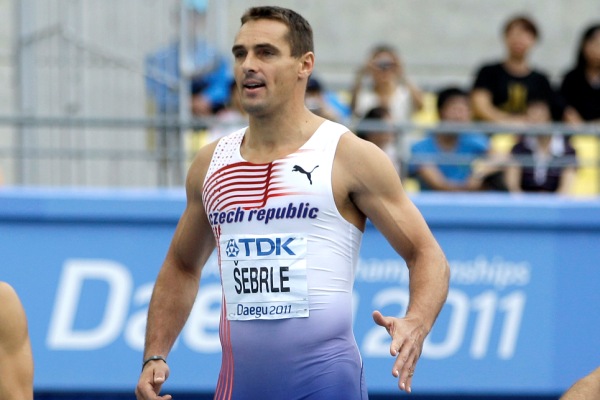 Roman Šebrle je v polovině desetiboje třináctý. Roman Šebrle je v polovině desetiboje třináctý.