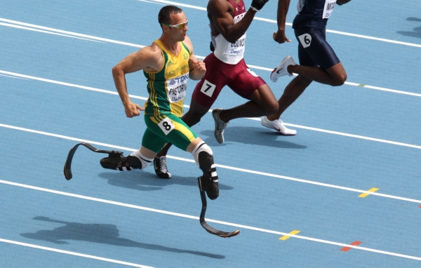 Oscar Pistorius dostal příležitosti jako první atlet v historii závodit se zdravými sportovci.