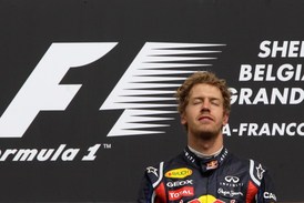 Sebastian Vettel si vychutnává vítězství v Belgii.