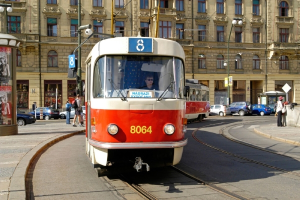 Pražští policisté pátrají po ozbrojeném zloději z tramvaje č. 8 (ilustrační foto). Pražští policisté pátrají po ozbrojeném zloději z tramvaje č. 8 (ilustrační foto).