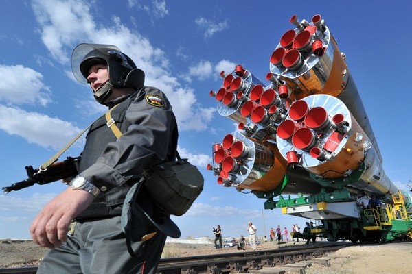 Ruská kosmická agentura hledá příčinu havárie nosné rakety Sojuz.